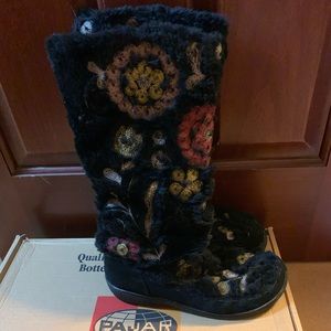 Shearling black flower boots